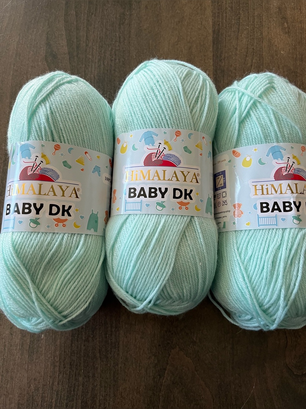 Himalaya Baby DK Yarn 
Color: Green 
3 Skeins